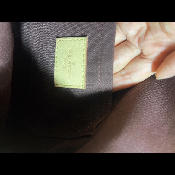 Louis Vuitton Favorite PM Crossbody Monogram - Picture 4 of 8